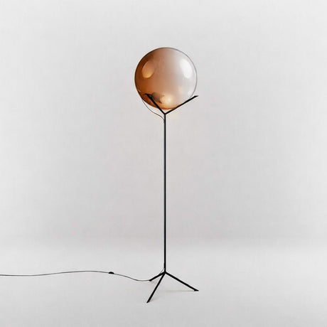 s.luce Stehleuchte Orb Poseidon mit Glaskugel 175cm auf filigranem Gestell.
