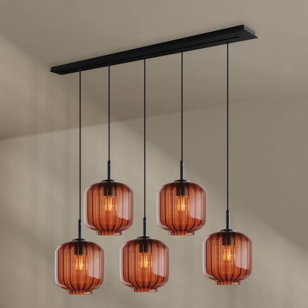 s.luce Velo Esstischlampe 5-flammig 160cm Baldachin Ø 20cm mit eleganten Glasleuchten über dem Esstisch.