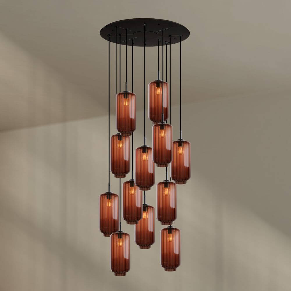 s.luce Velo Galerieleuchte 12-flammig Ø 80cm Baldachin Ø 18cm mit eleganten Pendelleuchten in warmen Farben.