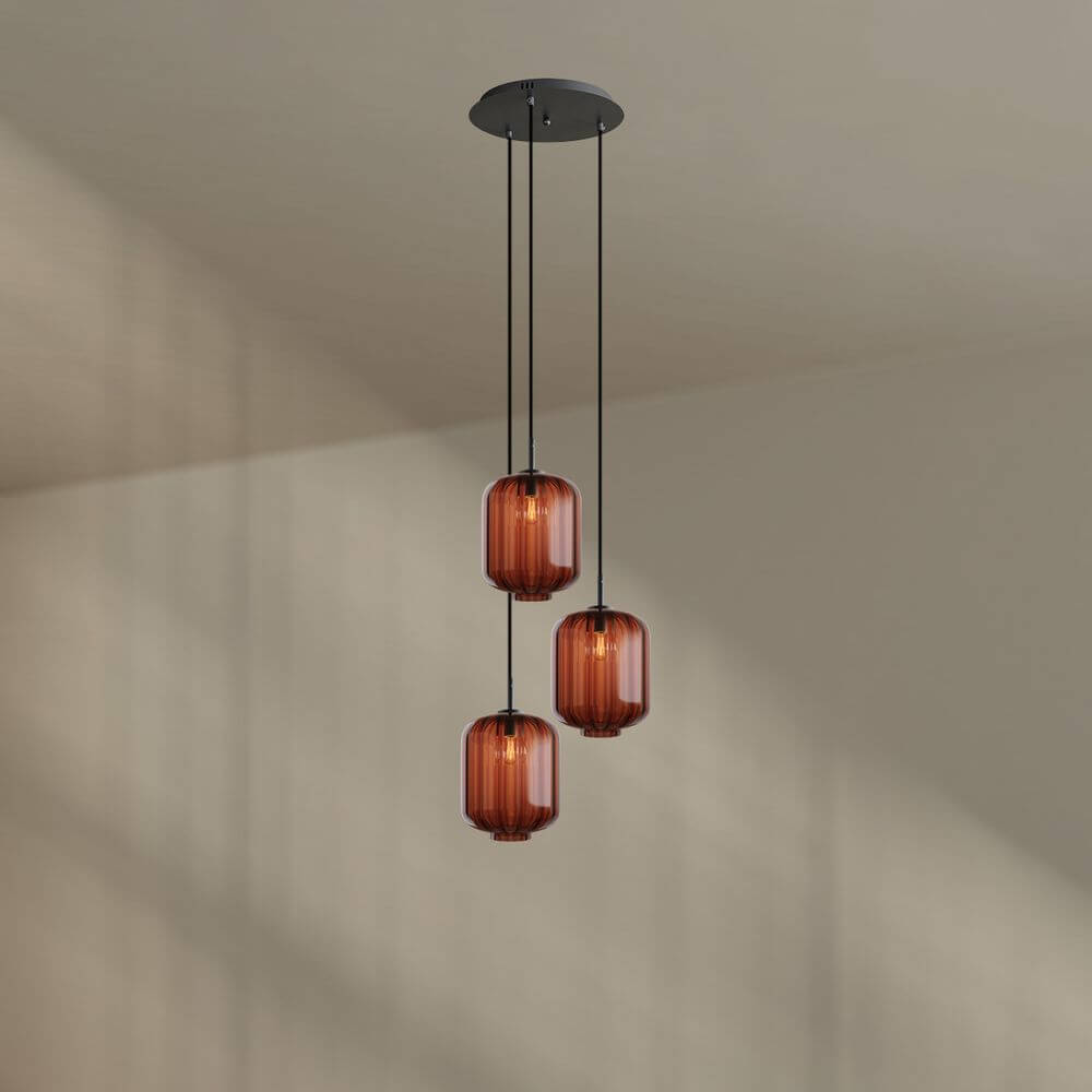 Alt Tag: s.luce Velo 3-flammige Galerielampe Ø 40cm Baldachin Ø 25cm – drei mundgeblasene bernsteinfarbene Glaspendel an schwarzem Baldachin
