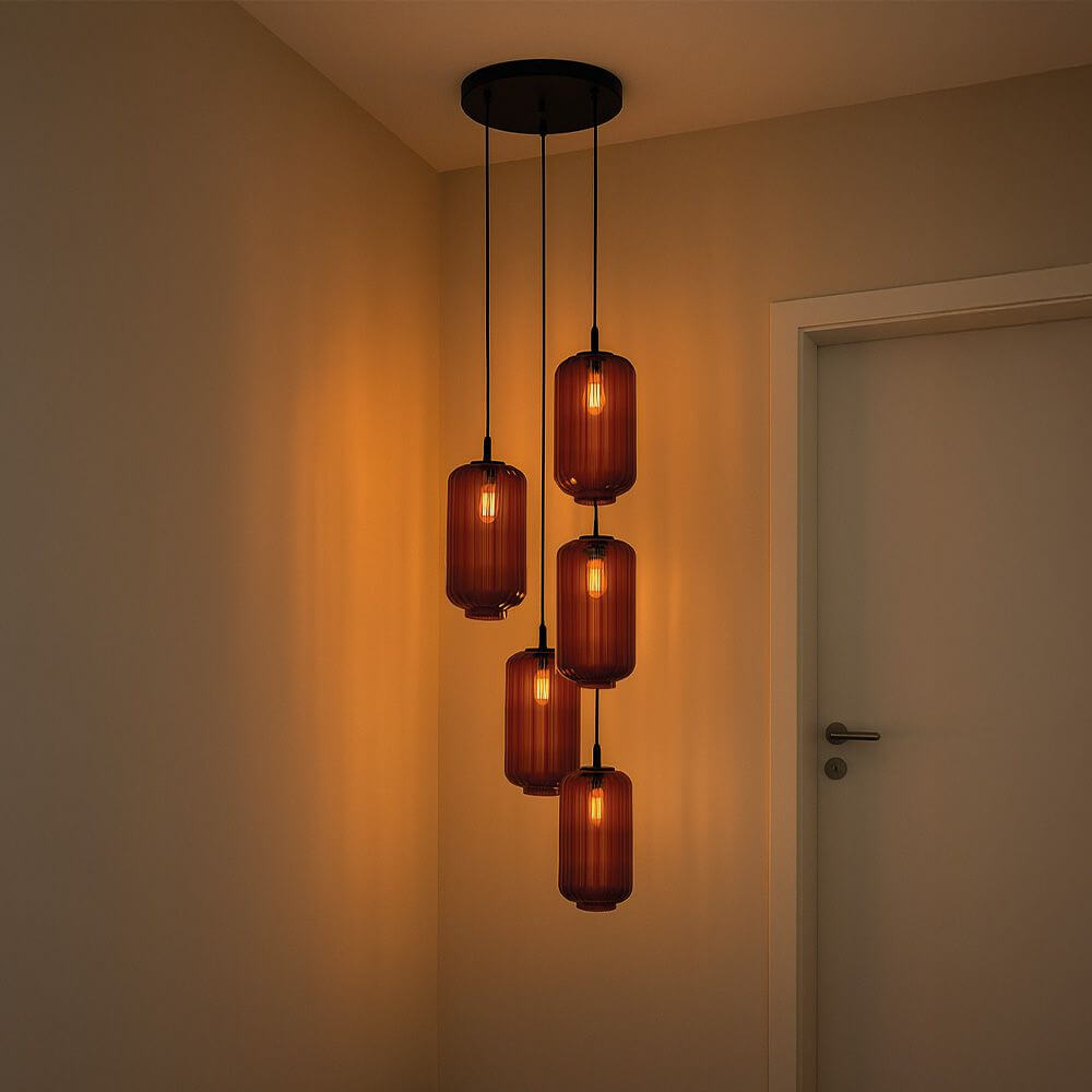 s.luce Velo Galerieleuchte 5-flammig Ø 60cm Baldachin Ø 18cm mit fünf edlen Glaspendeln in warmem Licht.