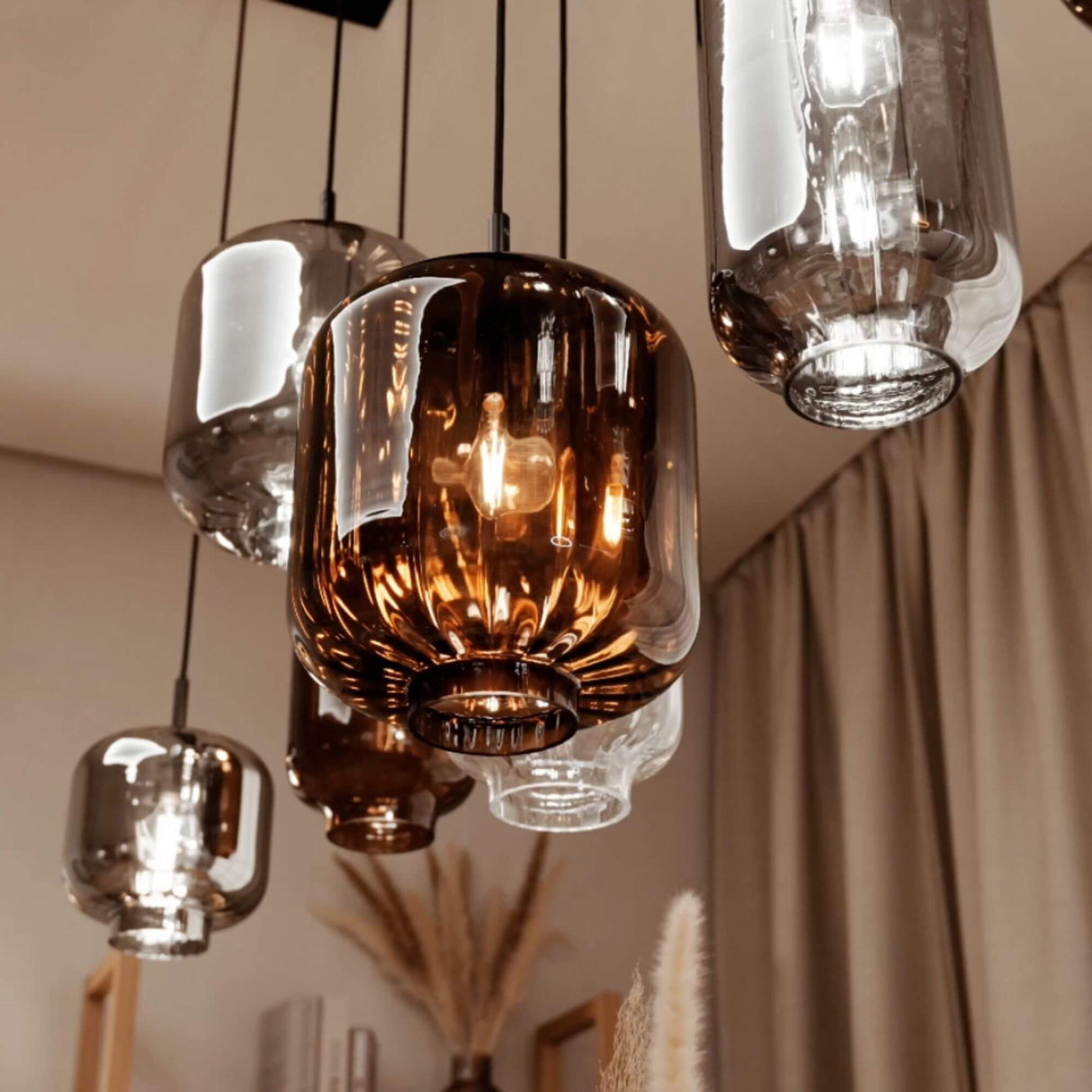 s.luce Velo Glas-Pendelleuchte Aufhängung 150cm Schwarz mit Rauch-, Cognac- und Klar-Glasdesigns in verschiedenen Größen.