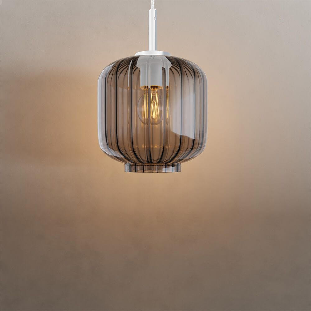 s.luce Velo Glas-Pendelleuchte Aufhängung 150cm Weiß mit rauchfarbener Glaskugel und eleganter Beleuchtung.