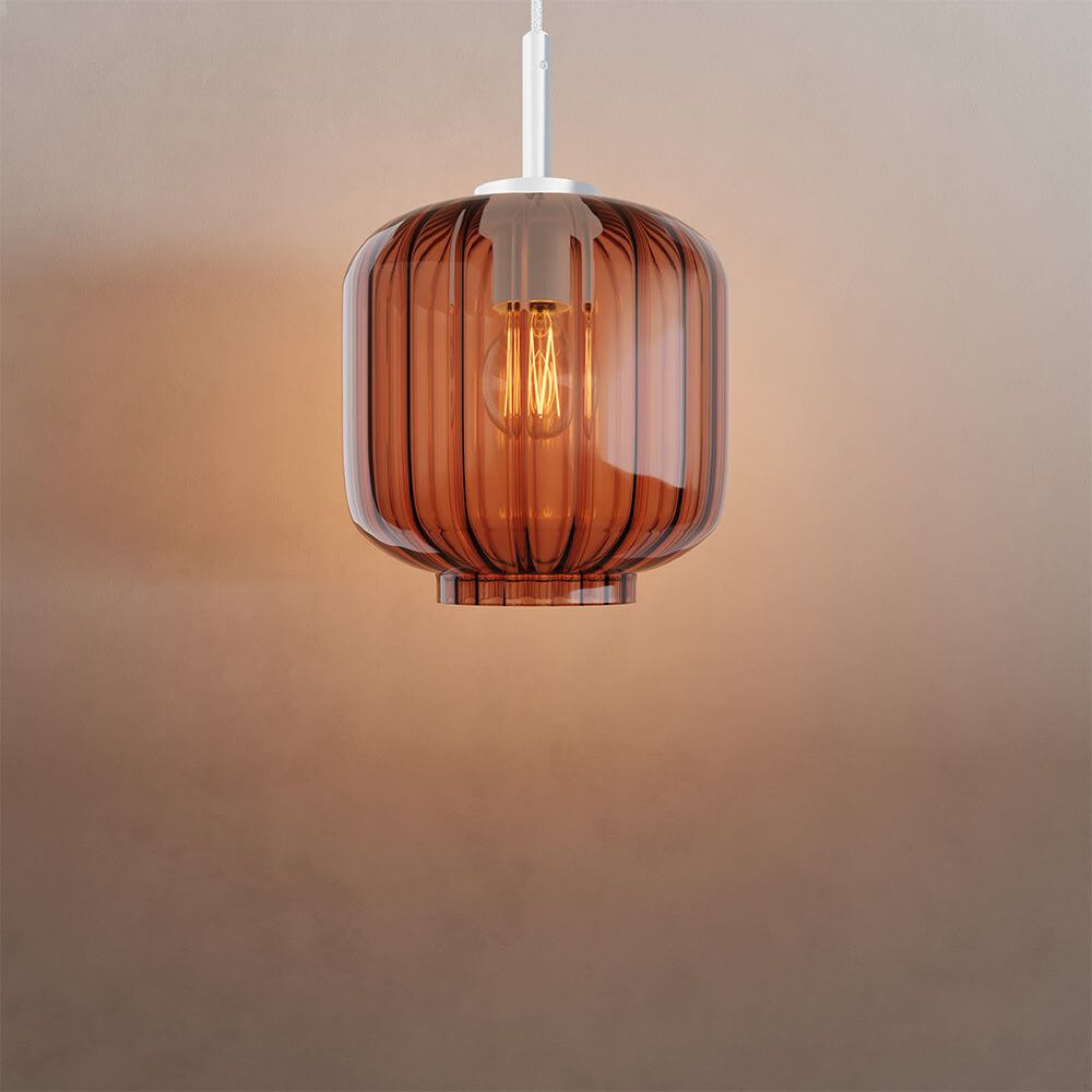 s.luce Velo Glas-Pendelleuchte Aufhängung 150cm Weiß in rauchfarbenem Glas vor neutralem Hintergrund.