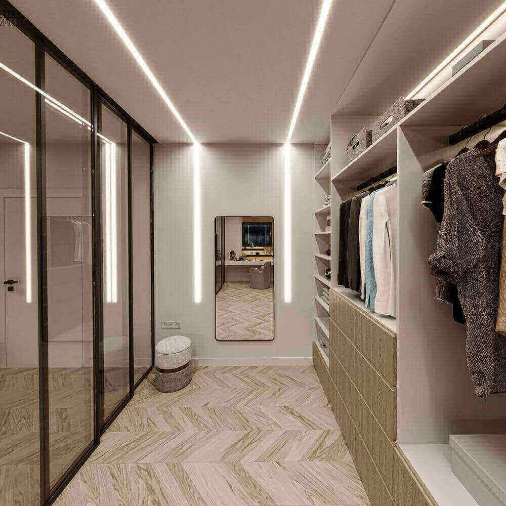 Moderne Garderobe mit Wandspiegel, heller Beleuchtung und stilvollen Schränken, ideal für stilbewusste Einrichtung.