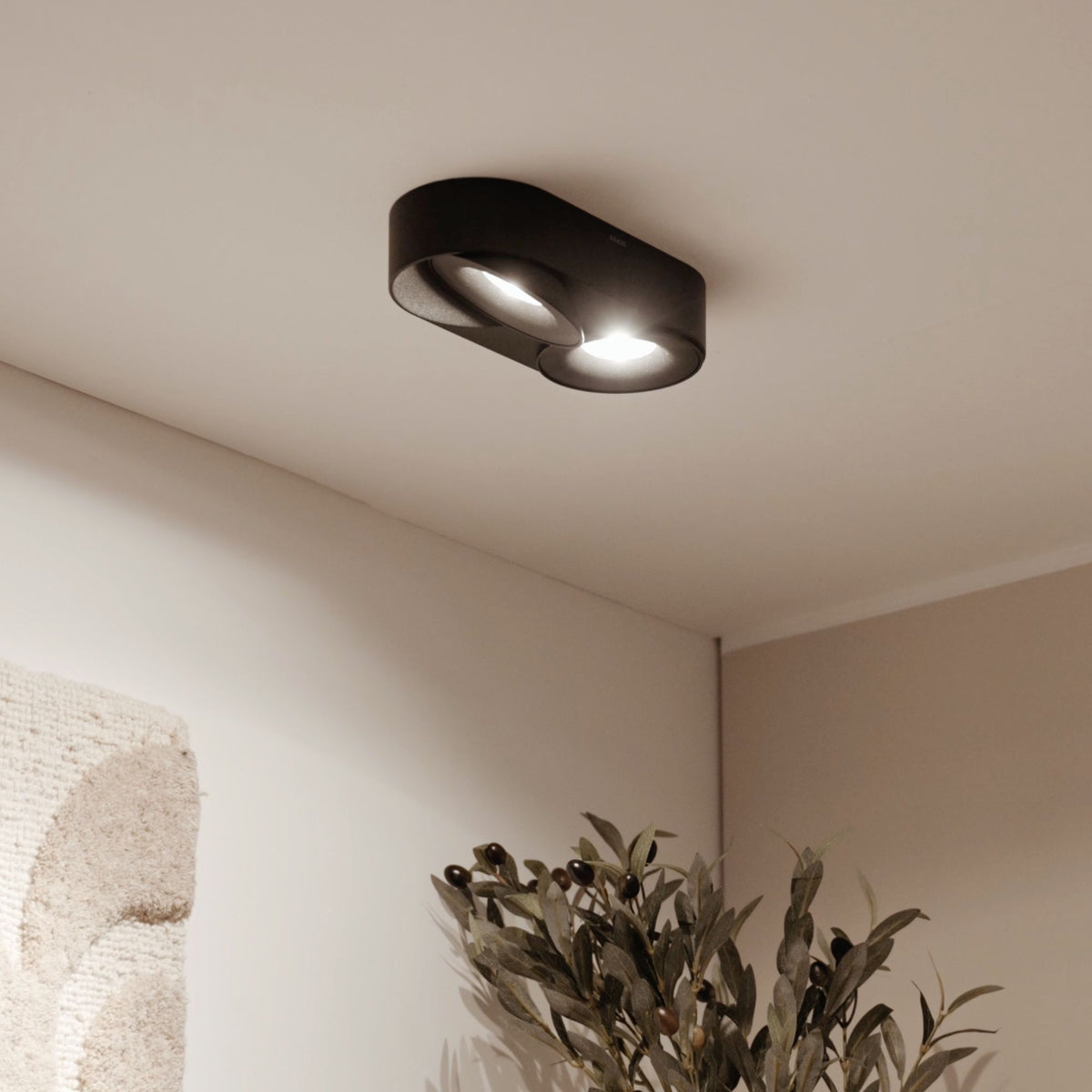 s.luce Santa Duo LED-Deckenleuchte schwenkbar 2-flammig in Schwarz, moderne Deckenlampe mit zwei beweglichen Spots