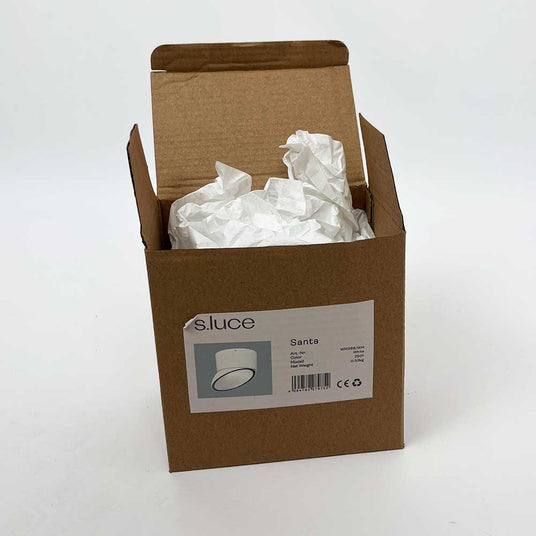 s.luce Verpackung mit Lampe und Verpackungsmaterial in einem Karton, minimalistisches Design.