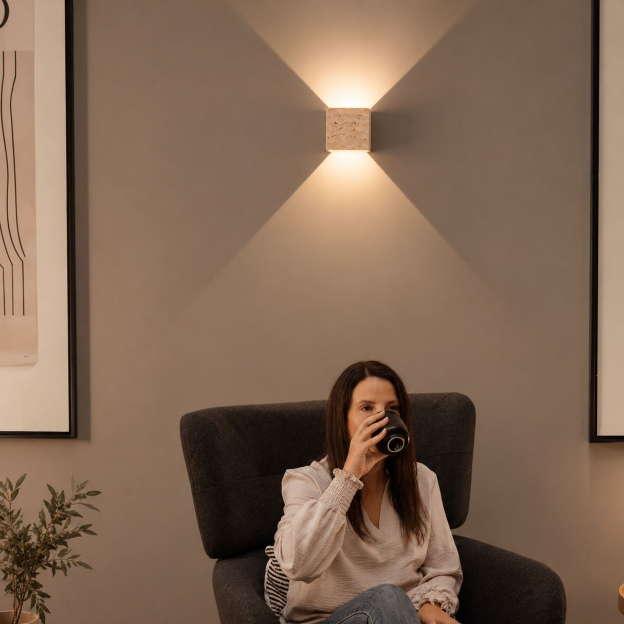 s.luce Travea LED-vegglampe i travertinstein