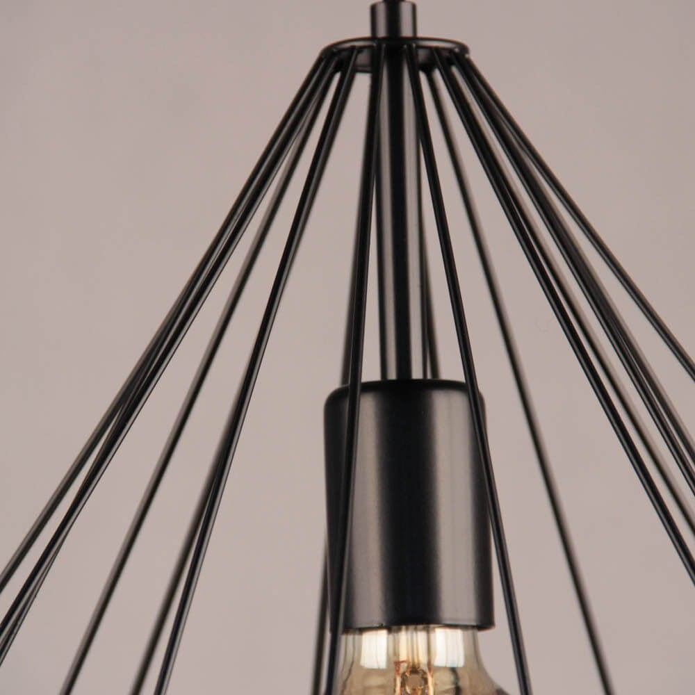 Vintage Hängeleuchte in Schwarz mit filigranem Drahtdesign und Glühbirne, Ø 31cm.