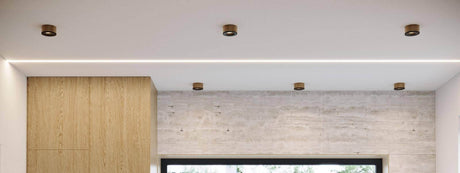 LED Deckenspots Santa Neo von s.luce an einer modernen Decke in einem Innenraum.