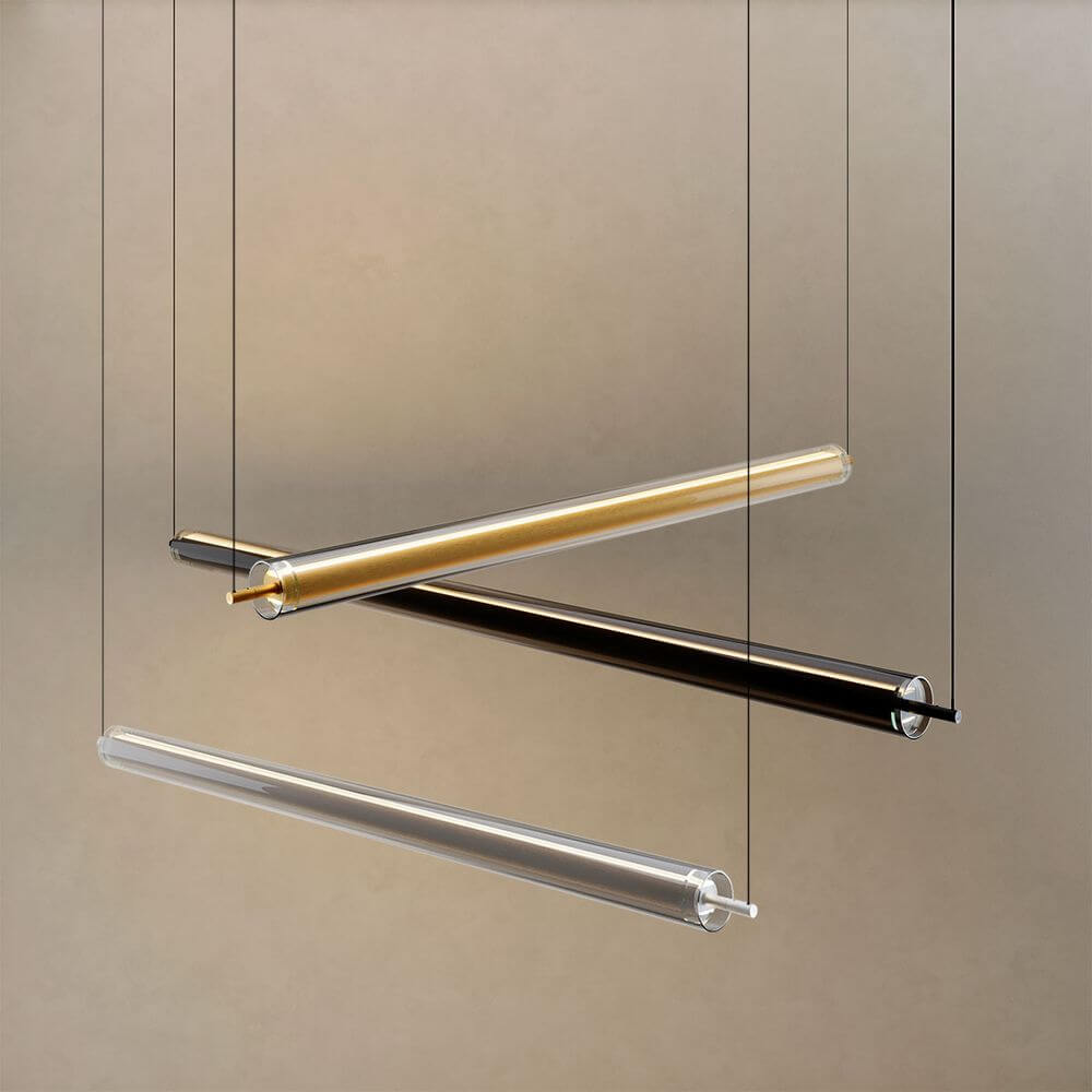 Moderne Hängeleuchte für Arbeitsplatzbeleuchtung - das gilt es zu beachten, mit goldenen, schwarzen und transparenten Röhren.
