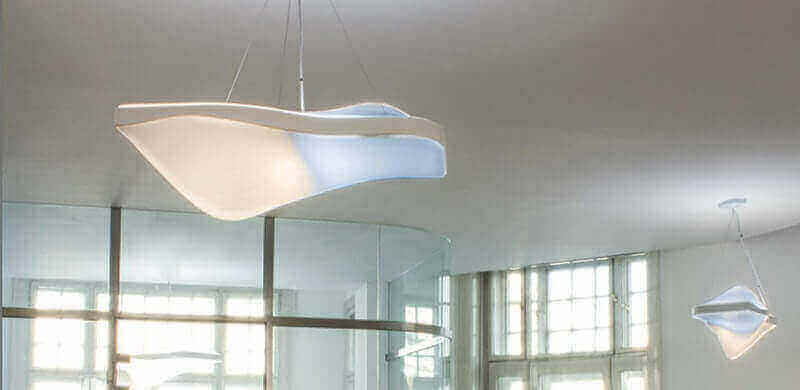 Tageslichtleuchten - keine Chance für trübe Stimmung - moderne Pendelleuchten im Raum mit natürlichem Licht.