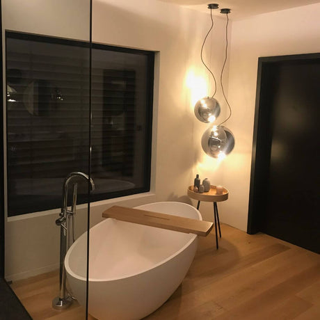 s.luce Orb Glaskugel Hängelampe im Badezimmer 