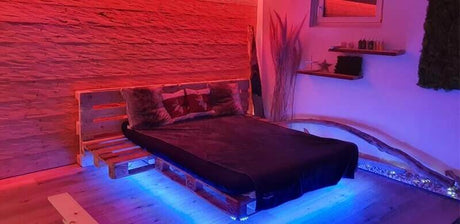 Palettenbett mit LED-Beleuchtung