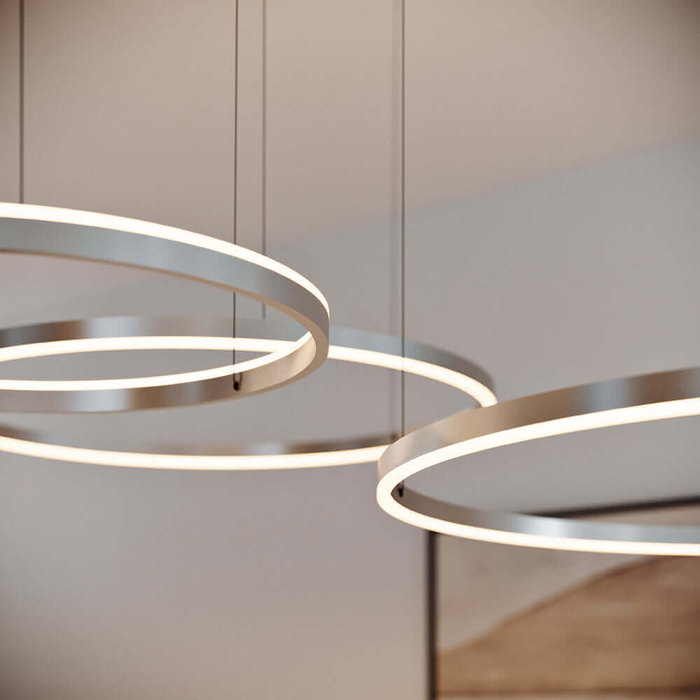 Quick Licht Lampenberatung - Foto schießen und Empfehlung bekommen: Moderne Hängelampen in einem stilvollen Raum.