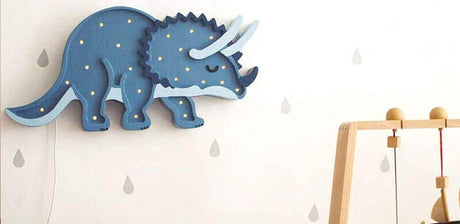 Niedliche Dino-Lampe in Blau für das Kinderzimmer, ideal für eine kreative und kinderfreundliche Atmosphäre.