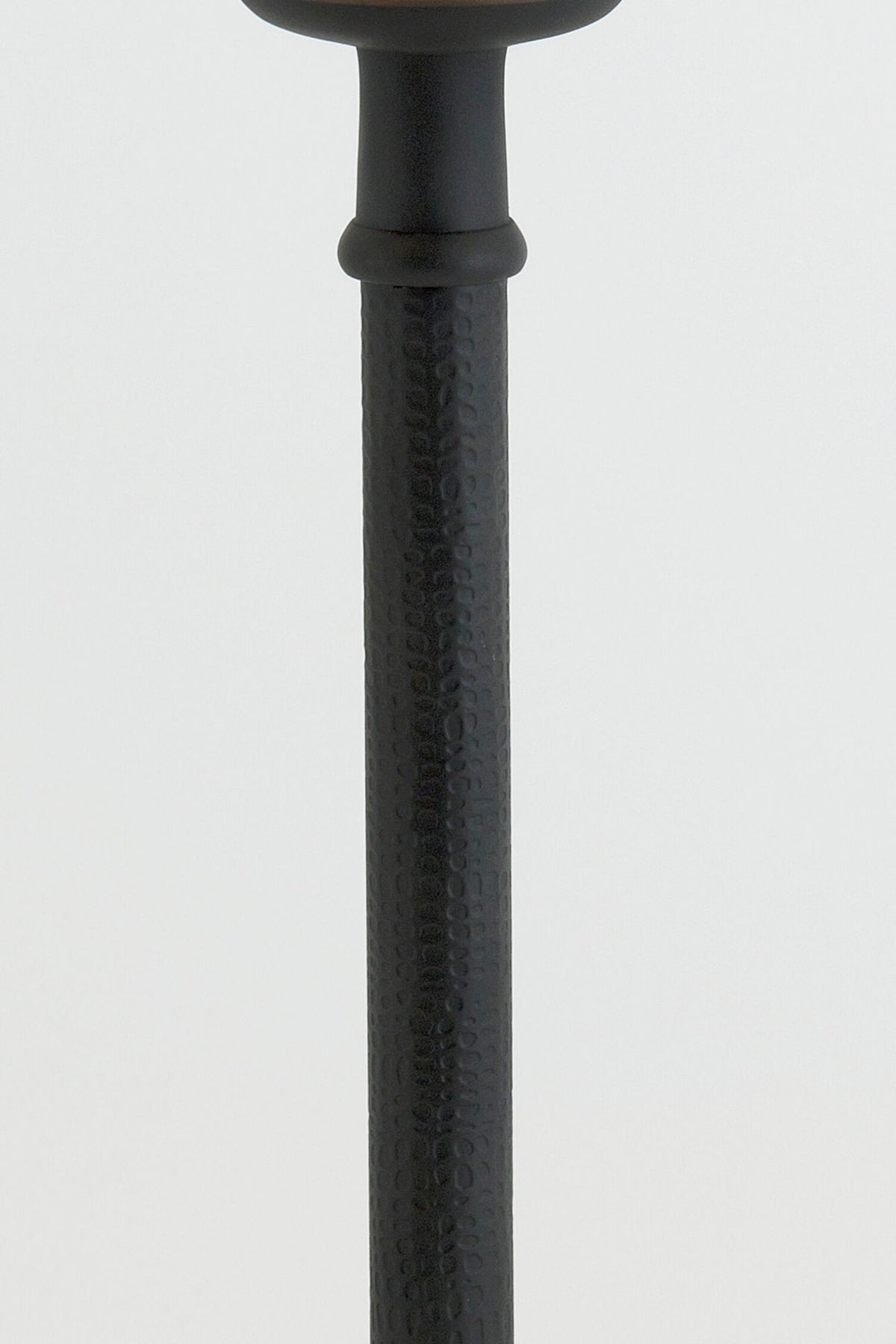 Tischlampe Palmaria mit schwarzem Seidenstruktur-Schaft und rechteckigem Schirm, Frontansicht