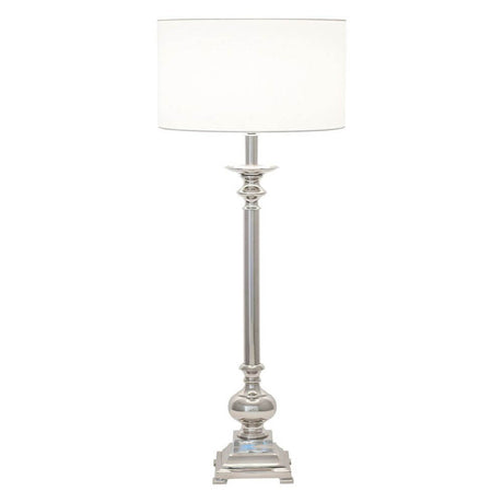 Tischleuchte Tasso Aluminium Silber mit elegantem Design und weißem Lampenschirm.