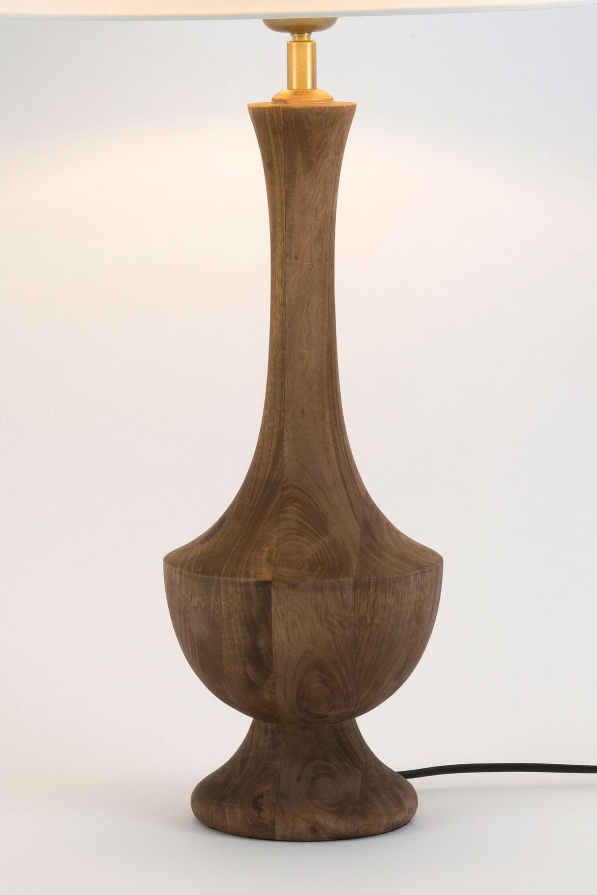 Lampada da tavolo Subasio in legno di mango écru con paralume rotondo 