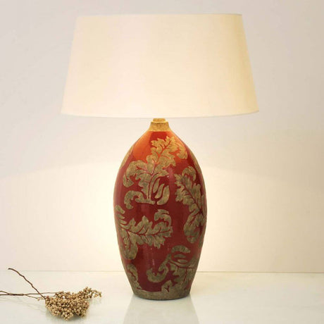 Lampe de table Toulouse en céramique émaillée rouge-boue avec abat-jour élégant et design décoratif.