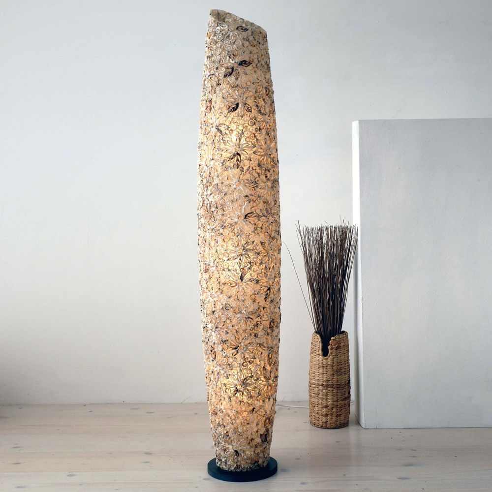 Stehleuchte 3-flammig Sirena aus Fiberglas in Natur-Sand-Braun, skulptural und modern, ideal für jeden Wohnraum.