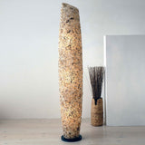 Stehleuchte 3-flammig Sirena aus Fiberglas in Natur-Sand-Braun, skulptural und modern, ideal für jeden Wohnraum.