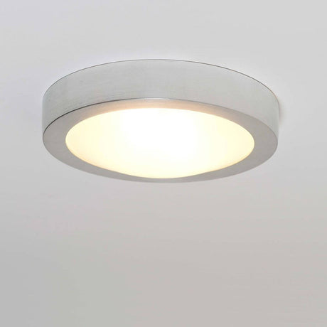 Plafonnier à 2 lumières Spettacolo céramique argent dans un design moderne avec un écran lumineux circulaire.