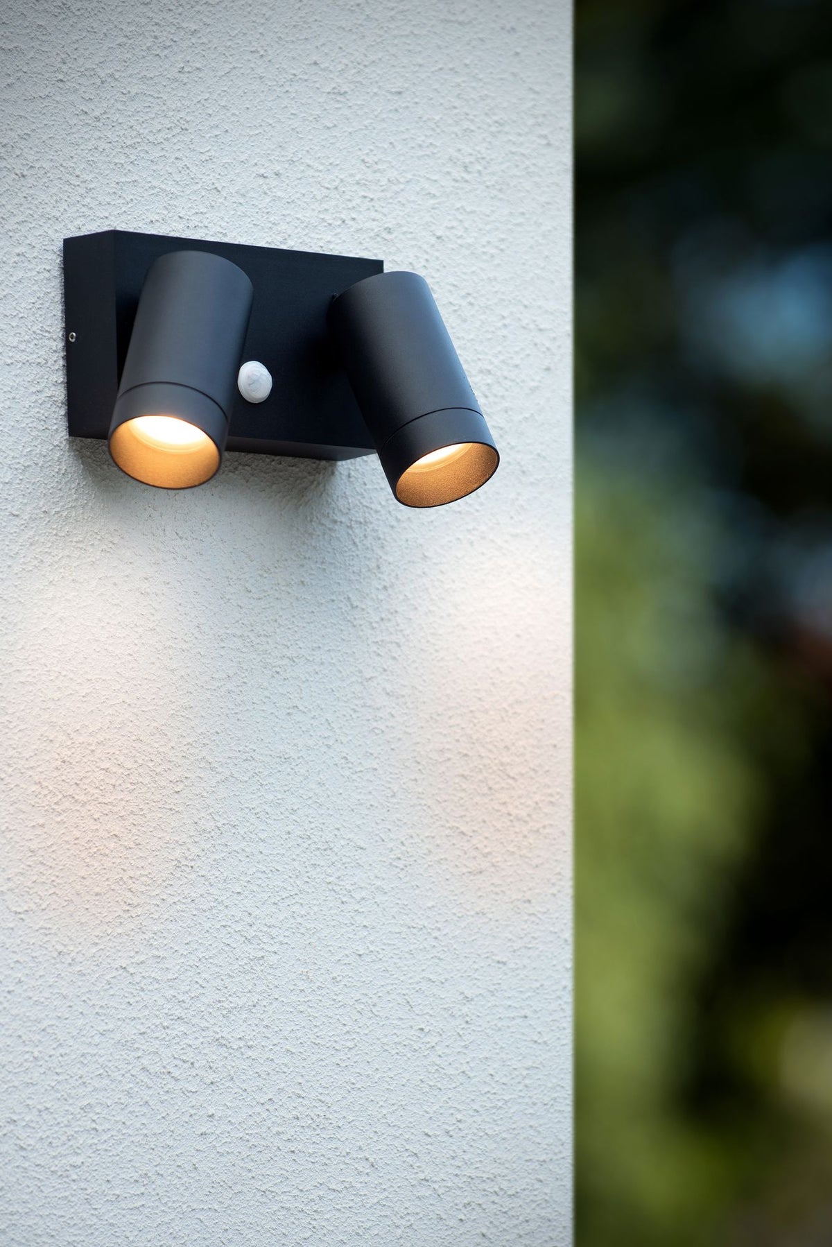 Außenwandspot Taylor 2-flammig mit Bewegungsmelder IP54 (3)