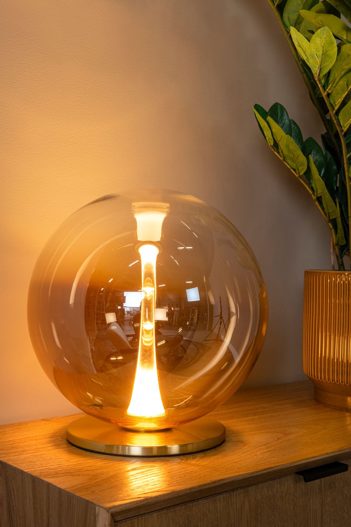 LED-Tischleuchte Gisela dimmbar mit Glaskugel Ø 30cm (1)