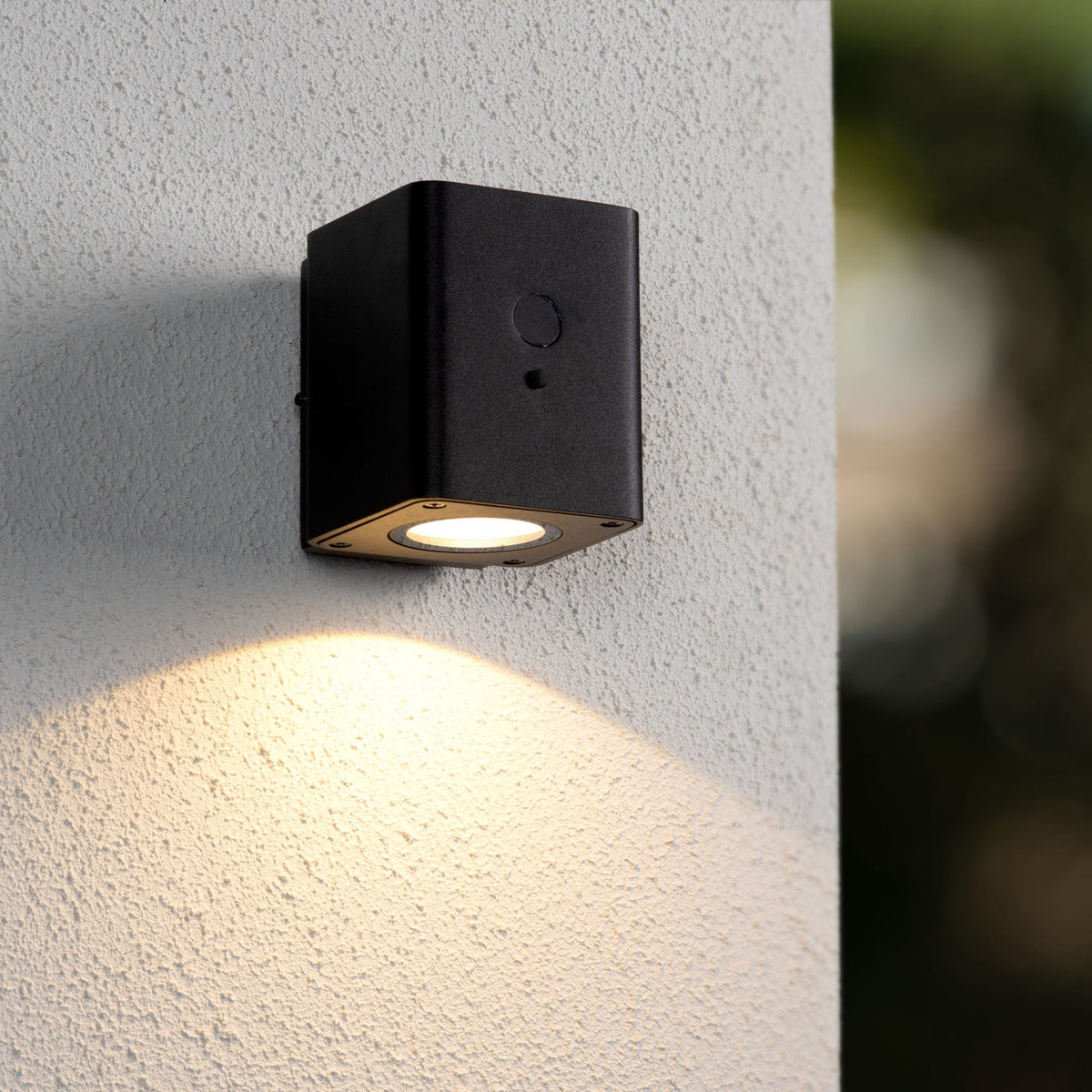 Ramin outdoor wall light, solar-powered with motion sensor, IP54, black (1)