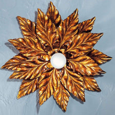 Antique gold ceiling star Ø 40 cm: elegant wall lighting made of gold-colored leaves with a central light bulb.