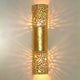 Wandleuchte 2-flammig Amazone Eisen Gold mit einzigartigem Design und goldener Oberfläche.