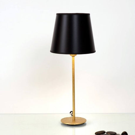 Tischleuchte Mattia Rund Eisen Gold-Ecru, elegante Tischlampe mit schwarzem Schirm und goldenem Fuß auf Glasoberfläche.