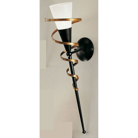 Fackel Spirale vegglampe svart 60 cm med spiralformet design og elegant kombinasjon av svart og gull.