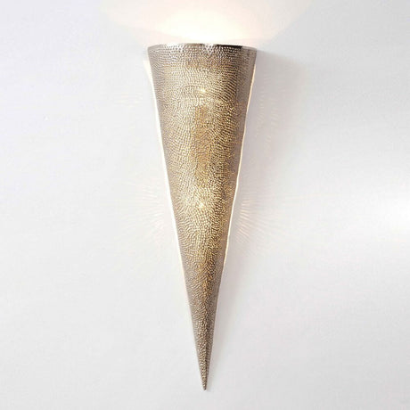 Aplique de pared de 2 luces Oriental de metal plateado en un diseño elegante con superficie brillante.
