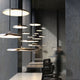 Artist 40 LED Pendelleuchte Grau in stilvollem Raum, ideal für Arbeitslicht und Dekoration.