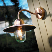 Luxembourg Buitenwandlamp Koper met geïntegreerde sensor en klassiek ontwerp.