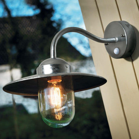 Luxembourg Sensor udendørs væglampe zink med PIR sensor, 100° vinkel og elegant design.