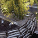 Außenbeleuchtung mit Nautilus Spike Strahler in einem modernen Gartenlandschaftsdesign.