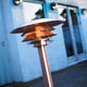 Venø utendørs gulvlampe i kobber med elegante lampeskjermer for behagelig lys utendørs.