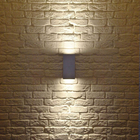 Big Theo Up & Down Out Wandleuchte Eckig Silbergrau ES111 für außen, Up-Down-Licht an Steinwand