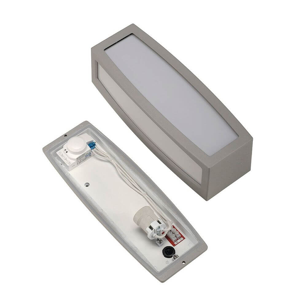 Meridian Box Wandleuchte silbergrau E27 max. 20W mit Sensor, Detailansicht von vorne und hinten.