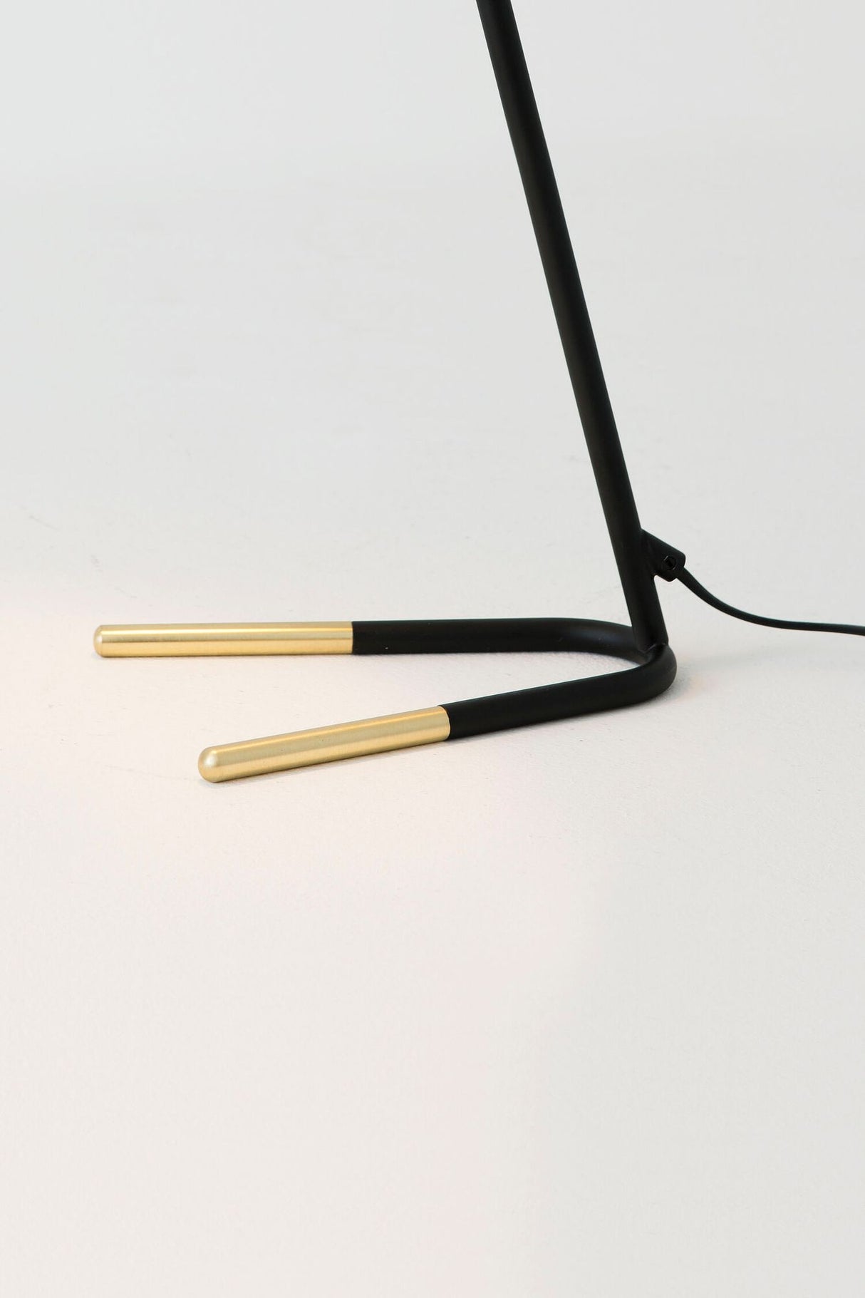 Bordlampe Obelisco med rund skærm 23x17 cm guld 