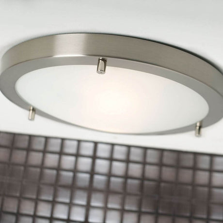 Ancona Maxi E27 Loftslampe i børstet aluminium monteret på loftet, velegnet til fugtige rum og forskellige opholdsrum.
