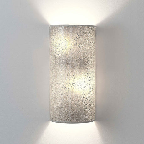Væglampe 2-pære Narziso glasmosaik sølv på væggen, elegant design med glasmosaik overflade.