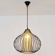 Pendellampe Capello Gross Jern Sort-Guld i et moderne rum, stilfuldt design med sort-guld finish.