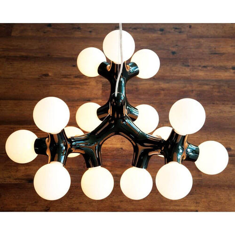 Lampada a sospensione DNA Septo-15 bianca con struttura a crescita organica e più sorgenti luminose.
