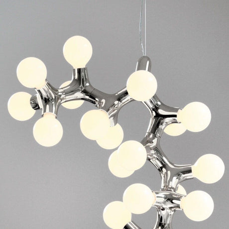 Lampada a sospensione DNA Septo-15 cromata con moduli luminosi organici e superficie lucida.