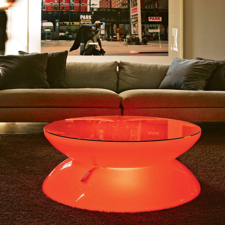 Moree Outdoor LED tafel-lounge in stralend rood, perfect voor buitengebruik met draadloze afstandsbediening.