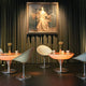 Moree Lounge Table LED Tisch Pro 45cm in einer stilvollen Lounge mit eleganter Kunst im Hintergrund.